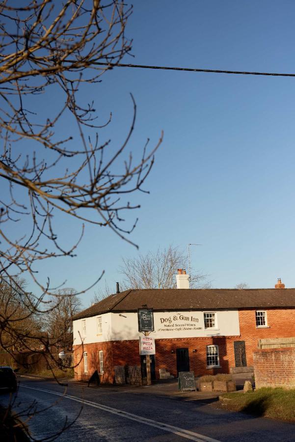 The Dog & Gun Inn Netheravon 외부 사진